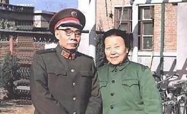 开国中将吴信泉一生养育12个子女周总理调侃你家是航空母舰