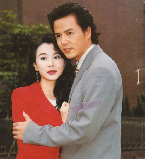 乏追求者,从港台富商到明星大佬,都是有头有脸的人物,曾经与明星齐秦