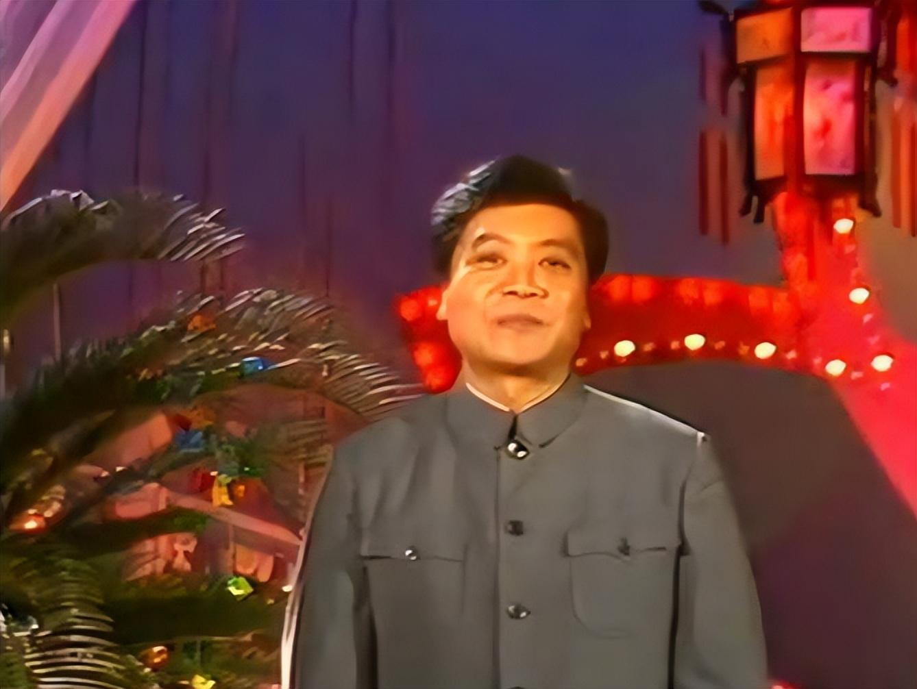 1999年春晚的舞台上,赵本山与宋丹丹的小品《昨天今天明天》中