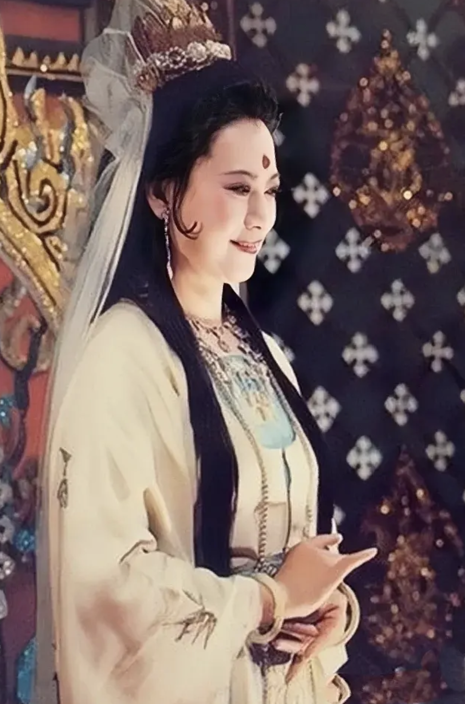 左大玢演观音菩萨成名被游客跪拜80岁还坚持戏曲事业