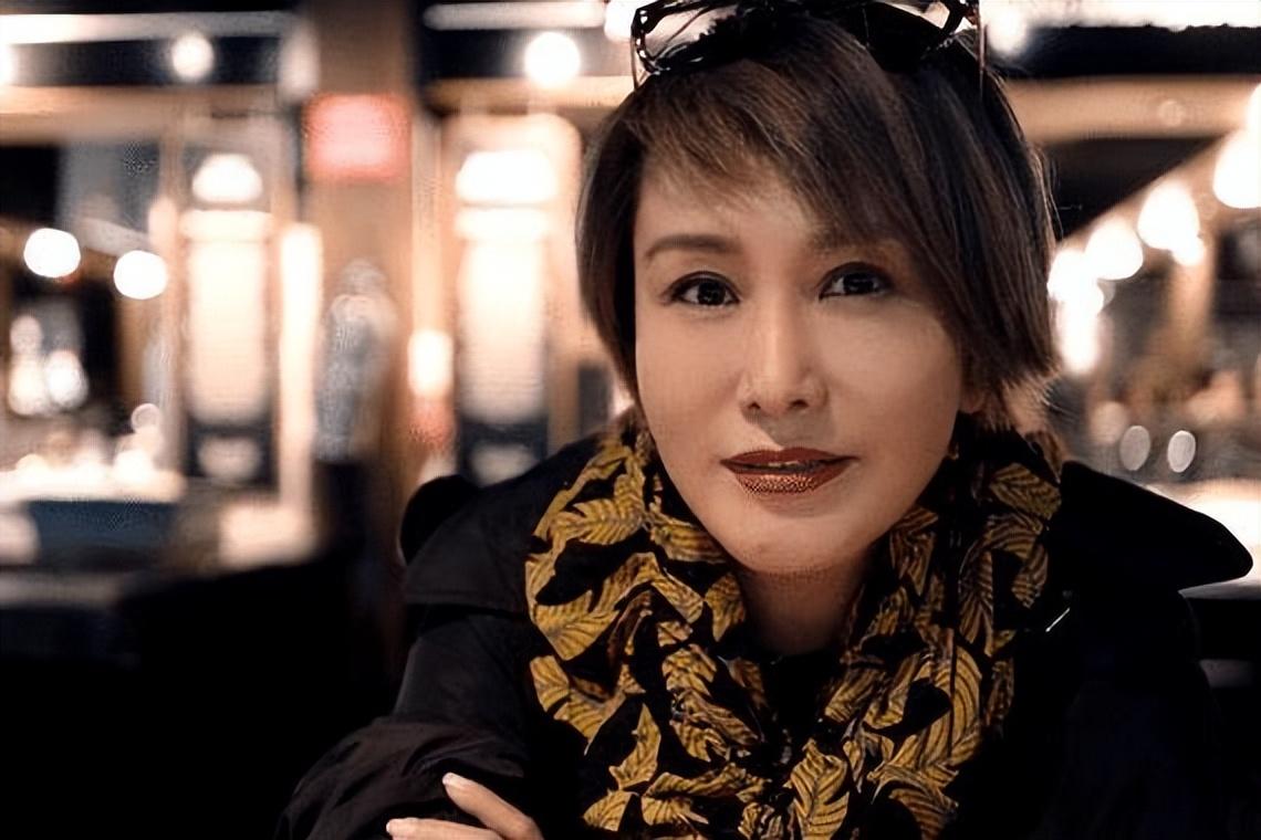 王茜的事业蒸蒸日上,其女儿也已长大成人.