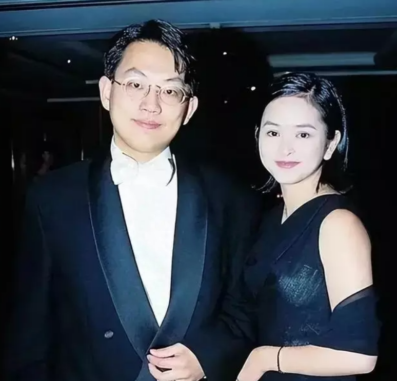 回顾实力强劲却都风光不再消失的8位港台歌手你记得吗