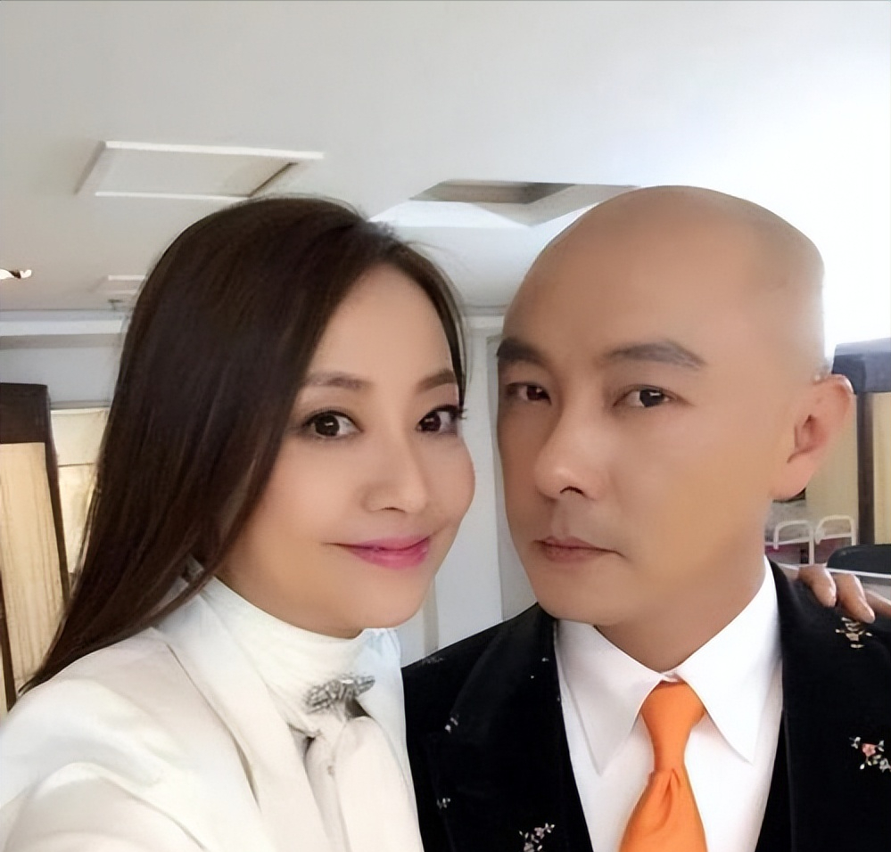 结果他们俩一直迟迟不见有孩子,或者张茜怀孕的消息,这是怎么回事?