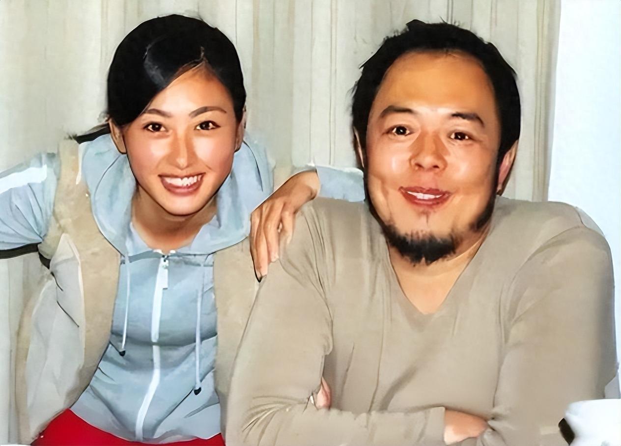 善恶终有报现在坐上轮椅的张铁林彻底成为了一个笑话