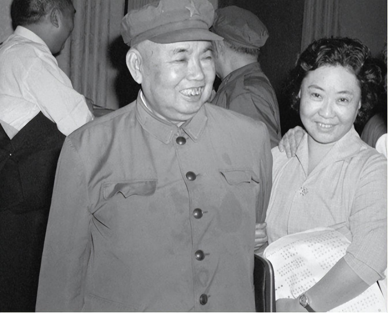 雷明珍和许世友离婚后再婚66年她写信请他帮忙许世友如何应对