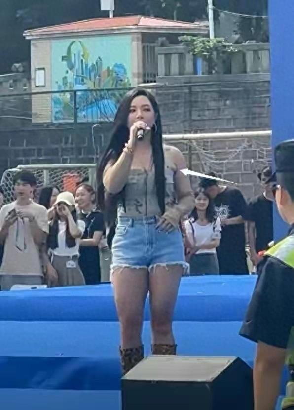 回顾超女冠军江映蓉因整容失败像怪物全身只剩眼珠是自己的