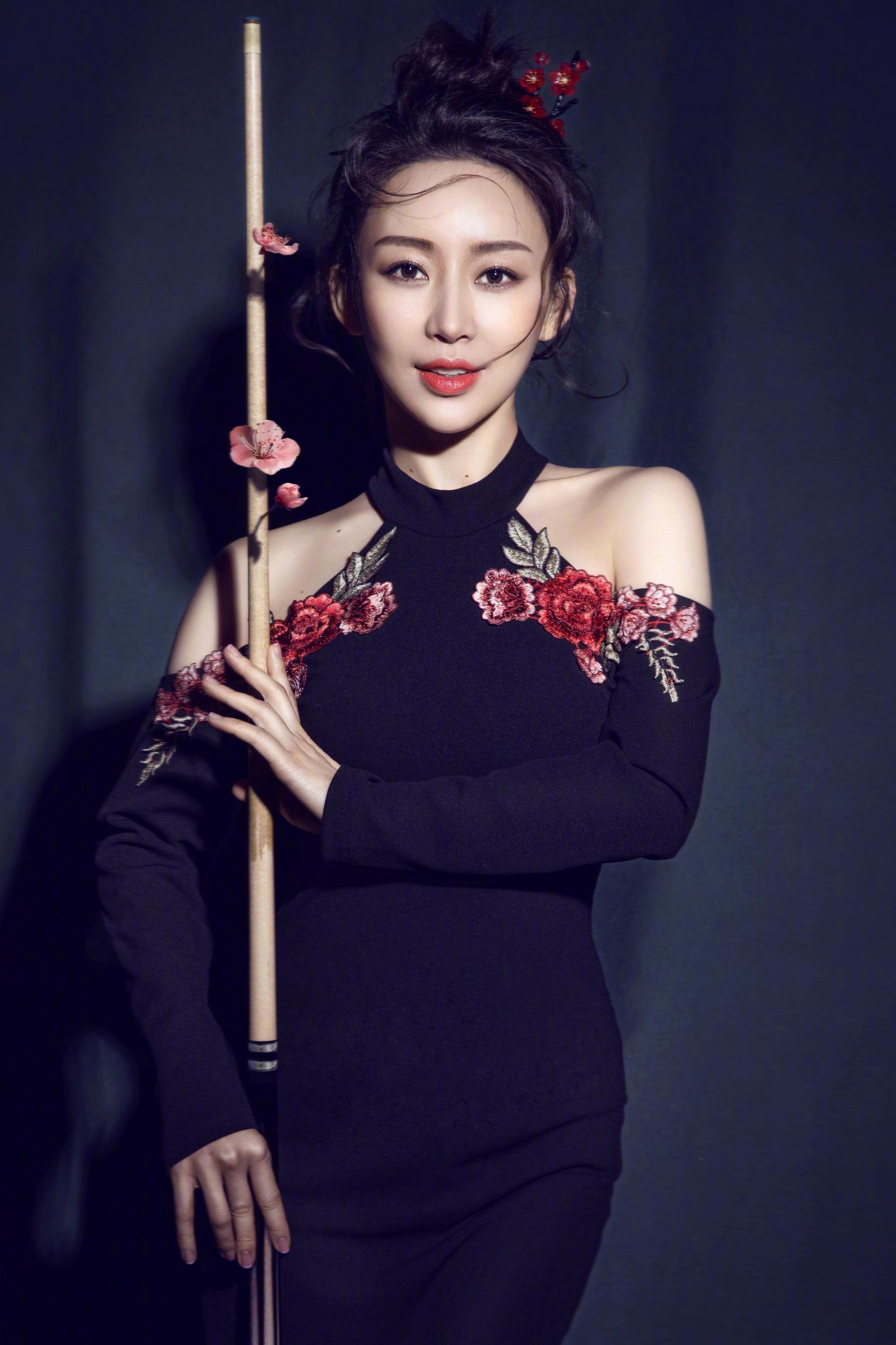 体育圈向来不缺实力强,气质佳的美女,在一众体坛女明星中矗立多年,经