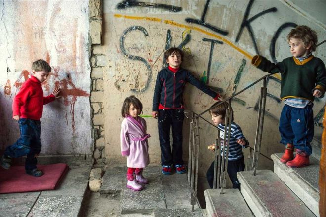 阿布哈兹战争过去20年后 生活在临时住所的格鲁吉亚小孩