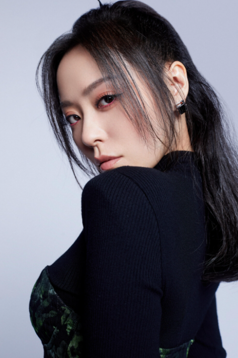 张靓颖痴爱冯轲15年被骗走亿万身家离婚6年后二人天差地别