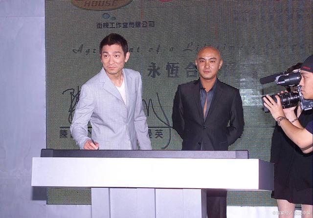 3次婚礼娶同一人相爱27年至今无子宠妻如此的他为何选择丁克