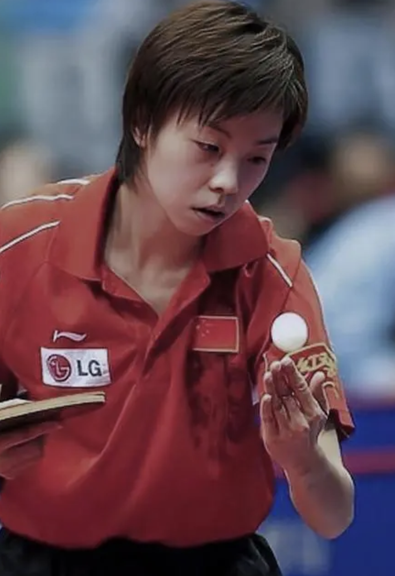 一路陪伴和教育张怡宁的教练李隼,曾这样说过张怡宁:"一个女孩子不