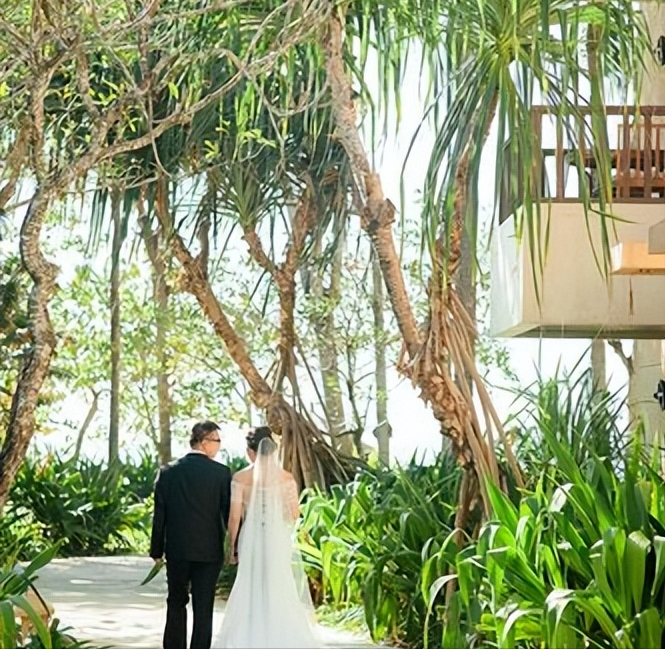 一直专注演艺事业的徐箭,直到遇见了隋兰,才开始有了微妙的变化.