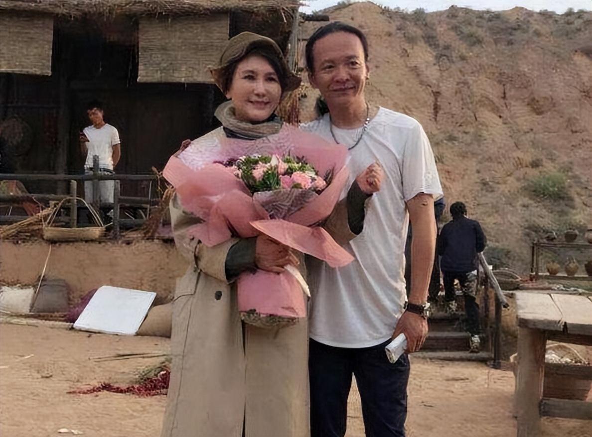 回顾王茜:嫁大23岁导演徐庆东,丈夫病逝8年,她的选择让人泪目