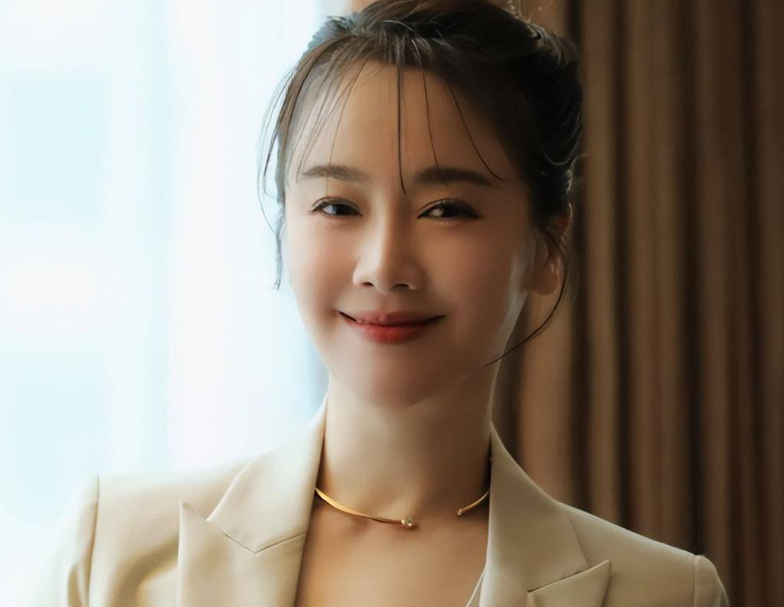 左小青曝现在每次去辽宁不需要订酒店就住姚儿姜妍家理由超搞笑