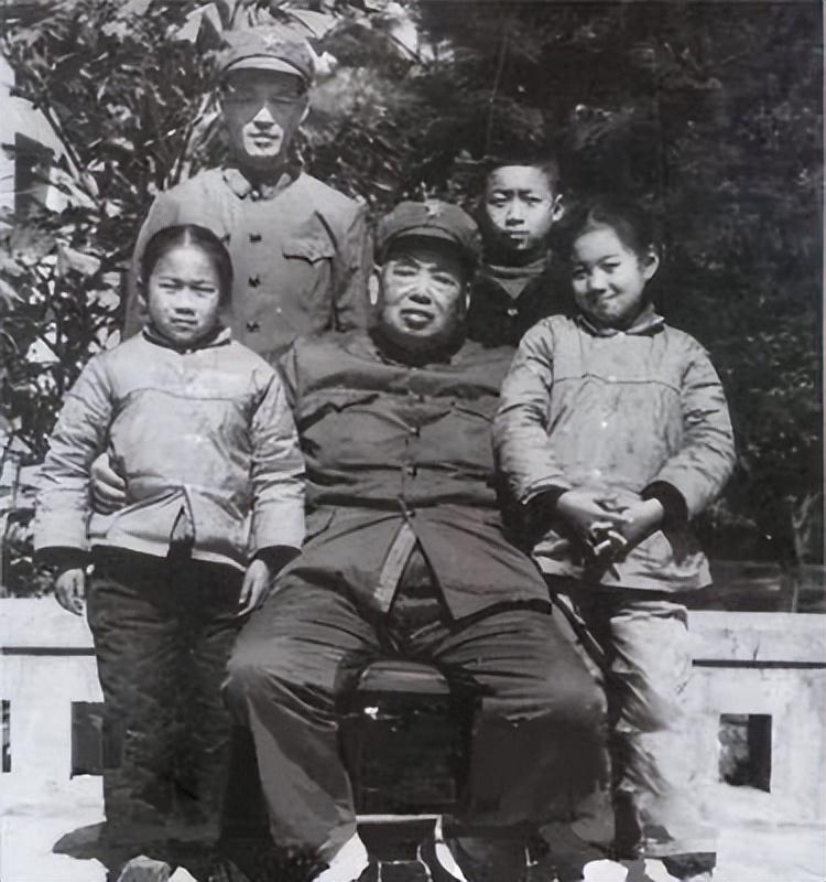 雷明珍和许世友离婚后再婚66年她写信请他帮忙许世友如何应对