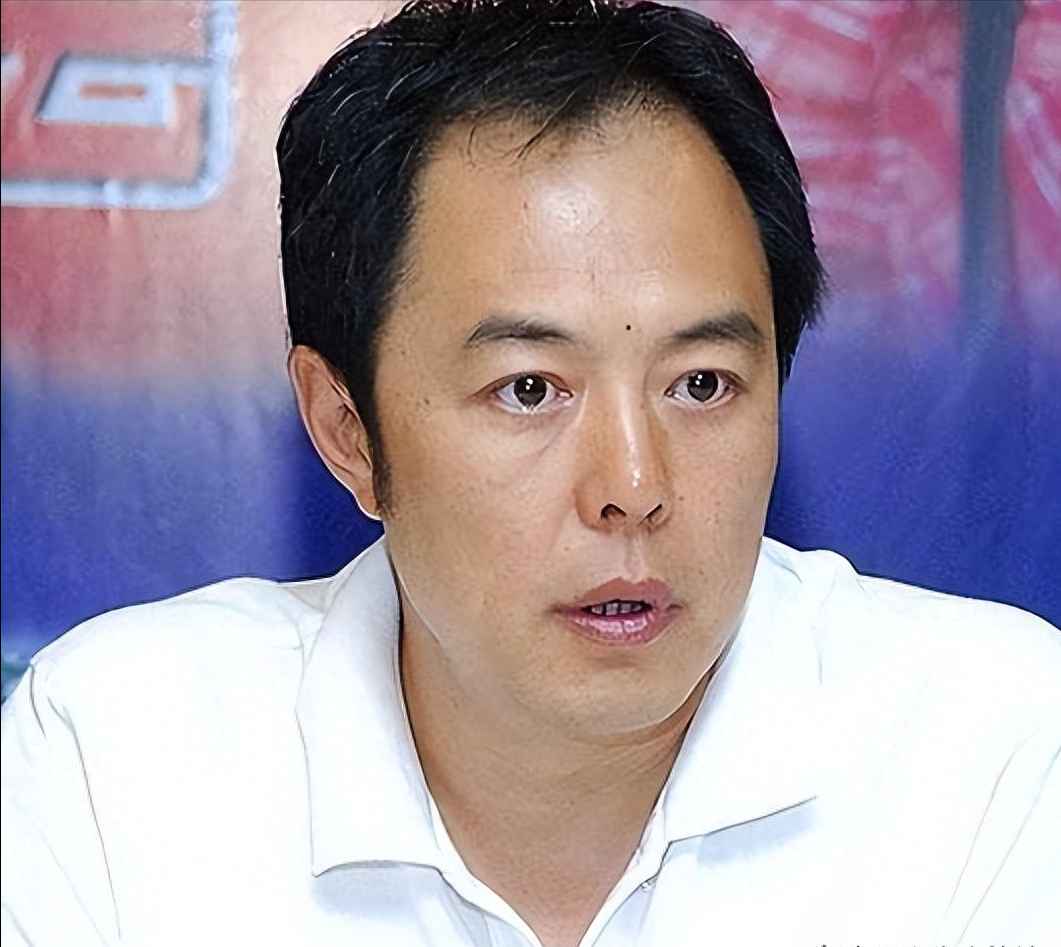 善恶终有报现在坐上轮椅的张铁林彻底成为了一个笑话