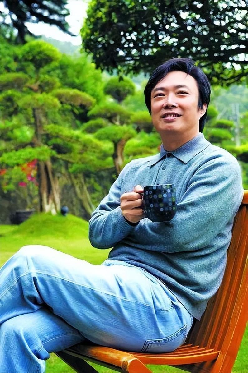 回顾费玉清:67岁"无妻无子"生活肆意,如今的生活是他想要的吗