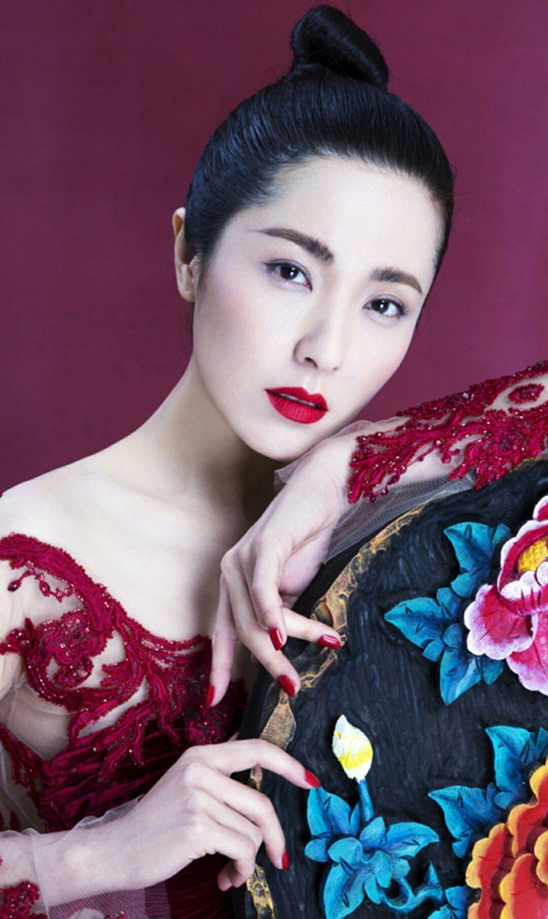 "中戏两百年美女"曾黎