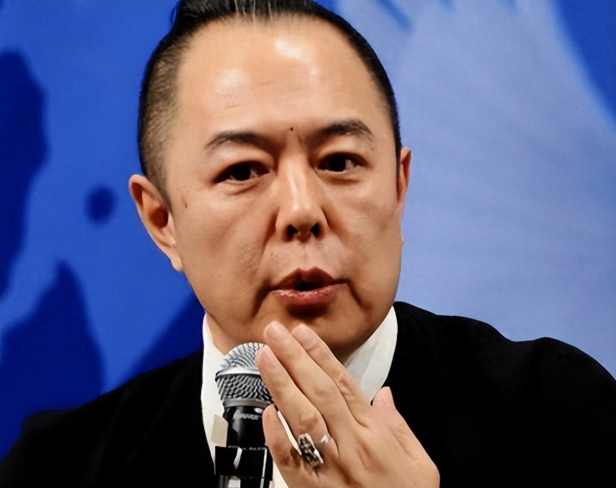 善恶终有报现在坐上轮椅的张铁林彻底成为了一个笑话