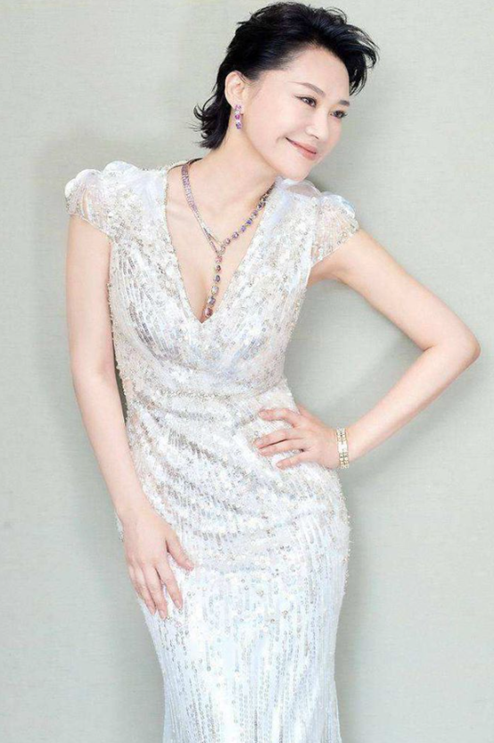 回顾许晴如今依然风韵犹存似乎真正的美丽不只属于年轻