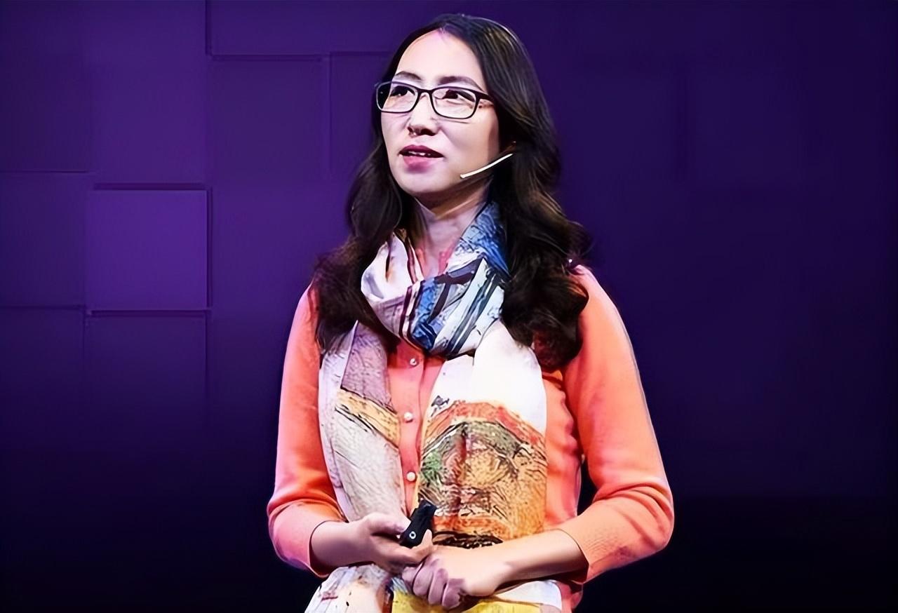 回顾"清华才女"李一诺:27岁博士毕业,4年生3娃,替世界首富花钱