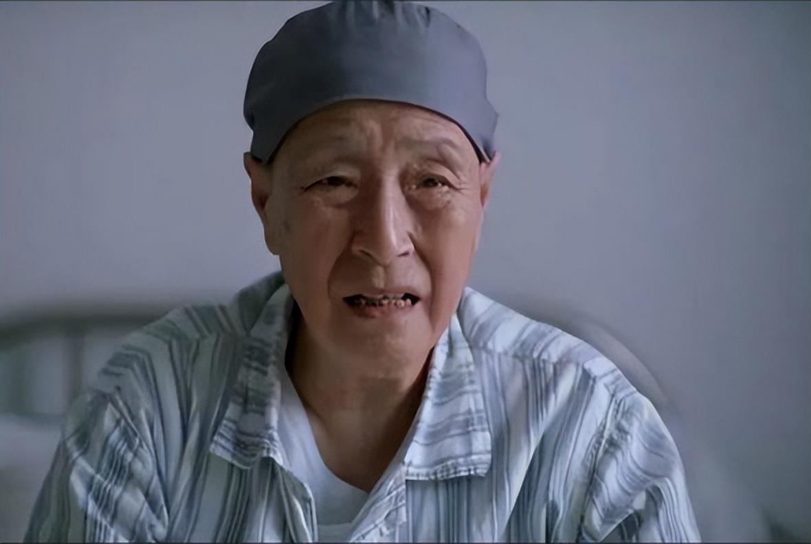 2003年已经84岁的黄素影获得了第9届中国电影华表奖优秀女演员奖,成为