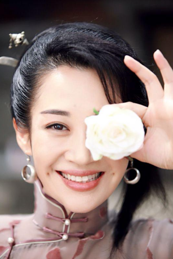 回顾许晴如今依然风韵犹存似乎真正的美丽不只属于年轻