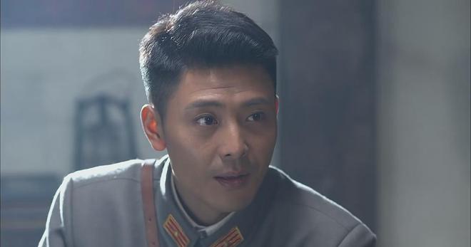 林江国长得帅演技好戏红人不红如今46岁有妻有女幸福着