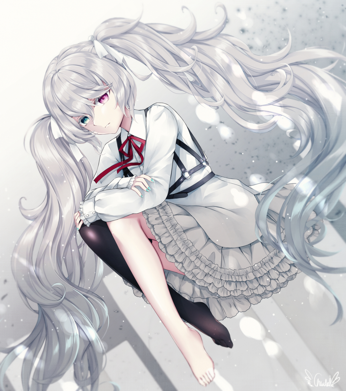 银发少女·25时初音未来[舔屏][舔屏][舔屏] 画师:千羽茸みな#二次元