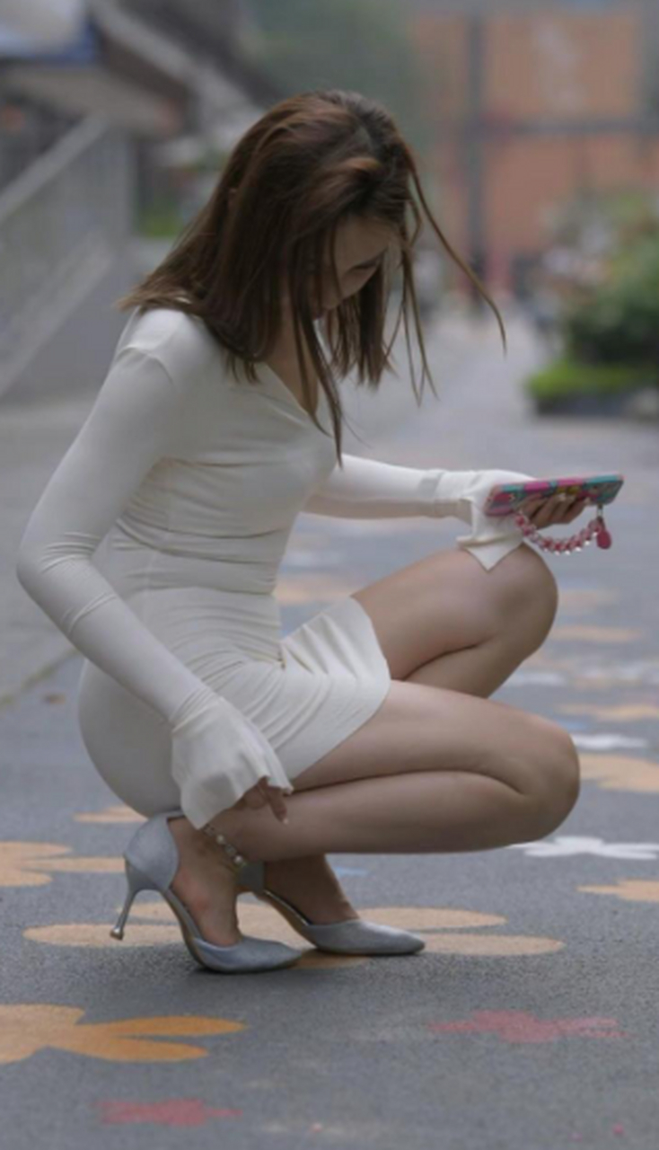 白色包臀裙美女!肤白貌美!