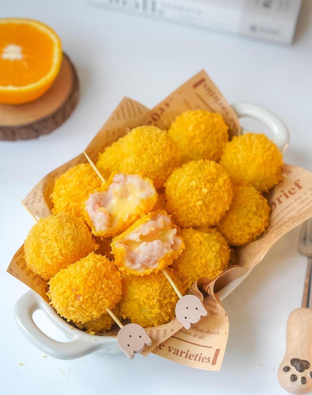 爆浆芝士虾球丨酥脆鲜香98外酥里嫩无油炸 虾含有丰富的氨基酸,蛋白