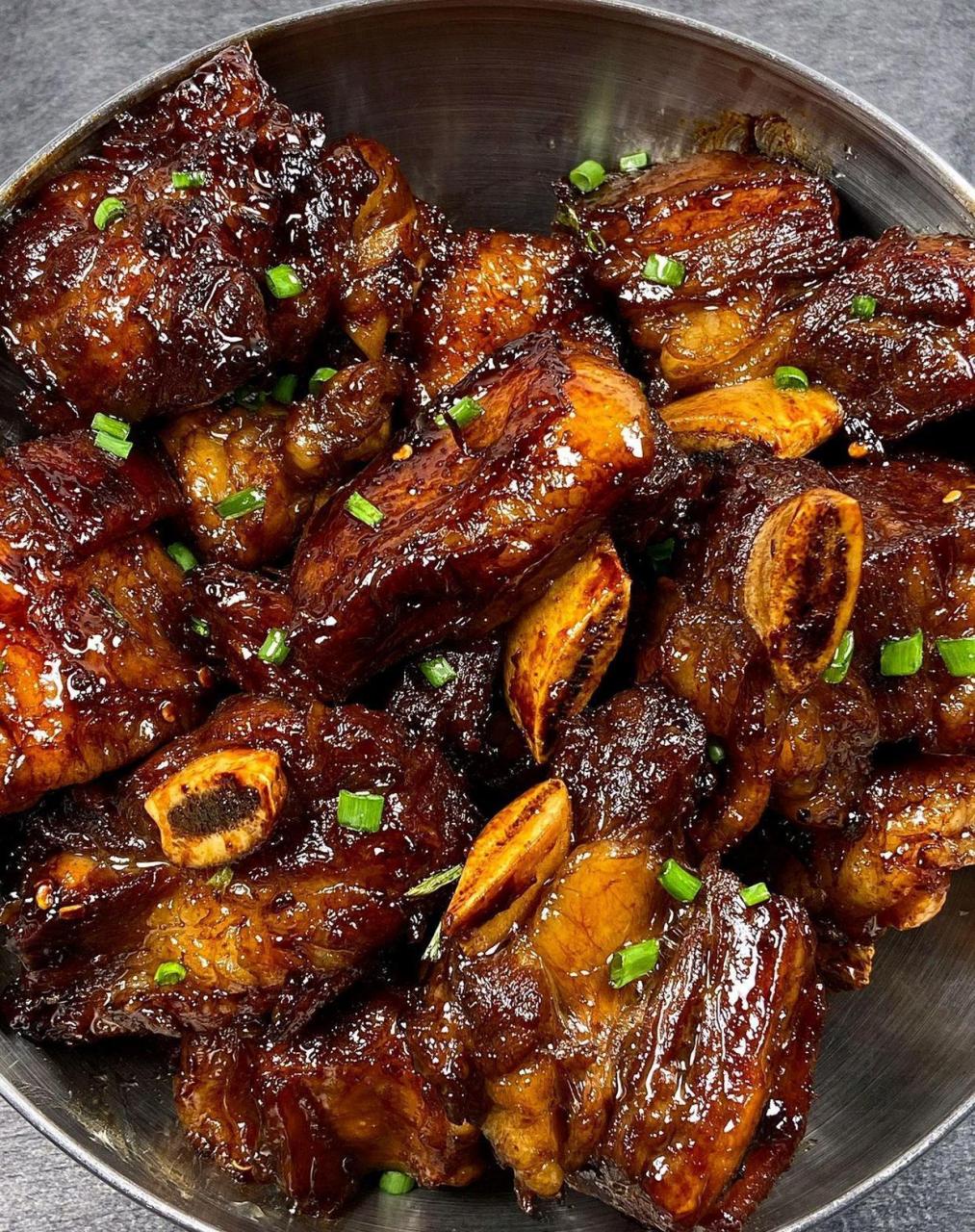 浓郁的红烧牛肋排这样做真的泰香了,巨好吃!