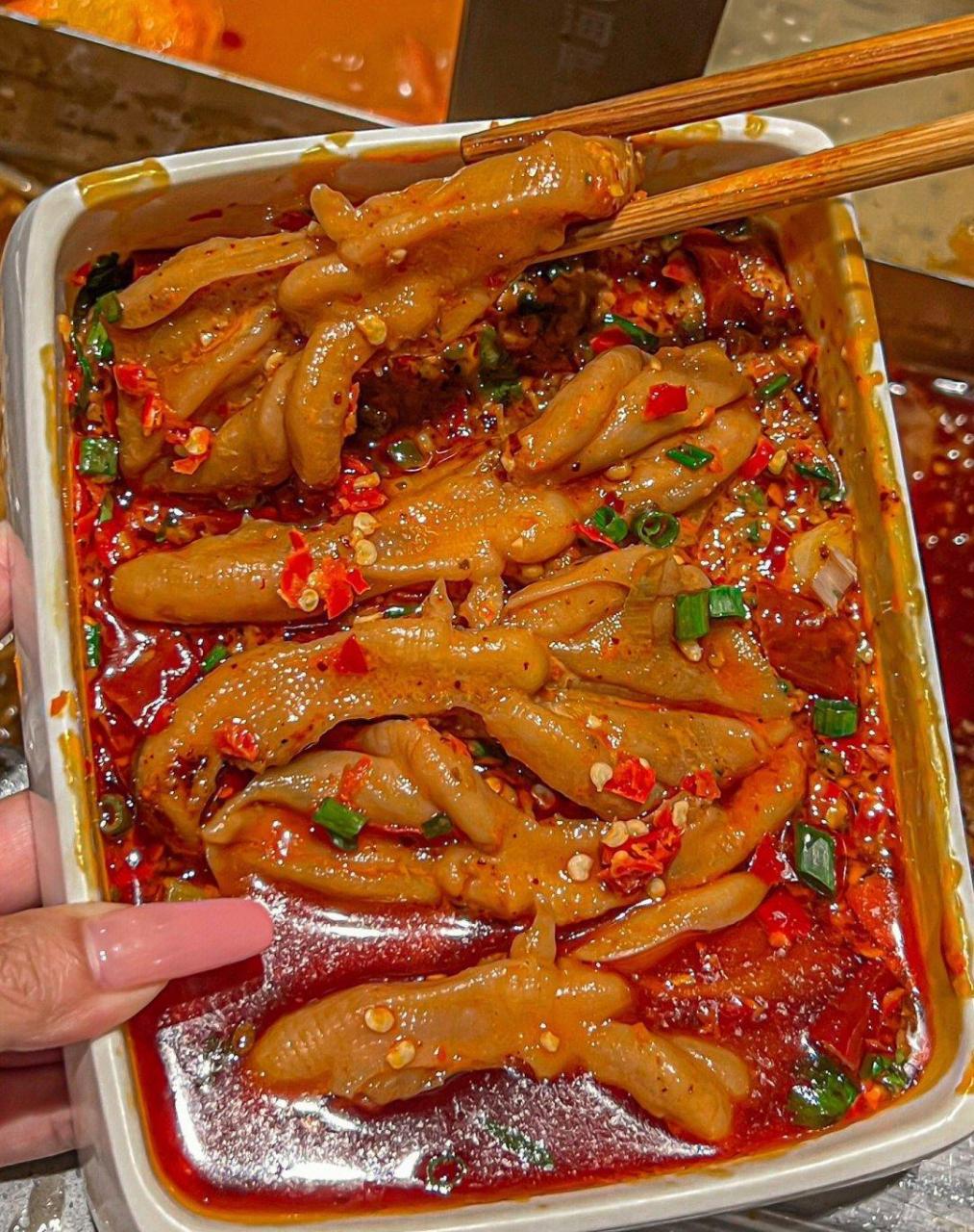 海底捞小哥哥推荐的果然没错!91香辣无骨鸭掌我真的可以!