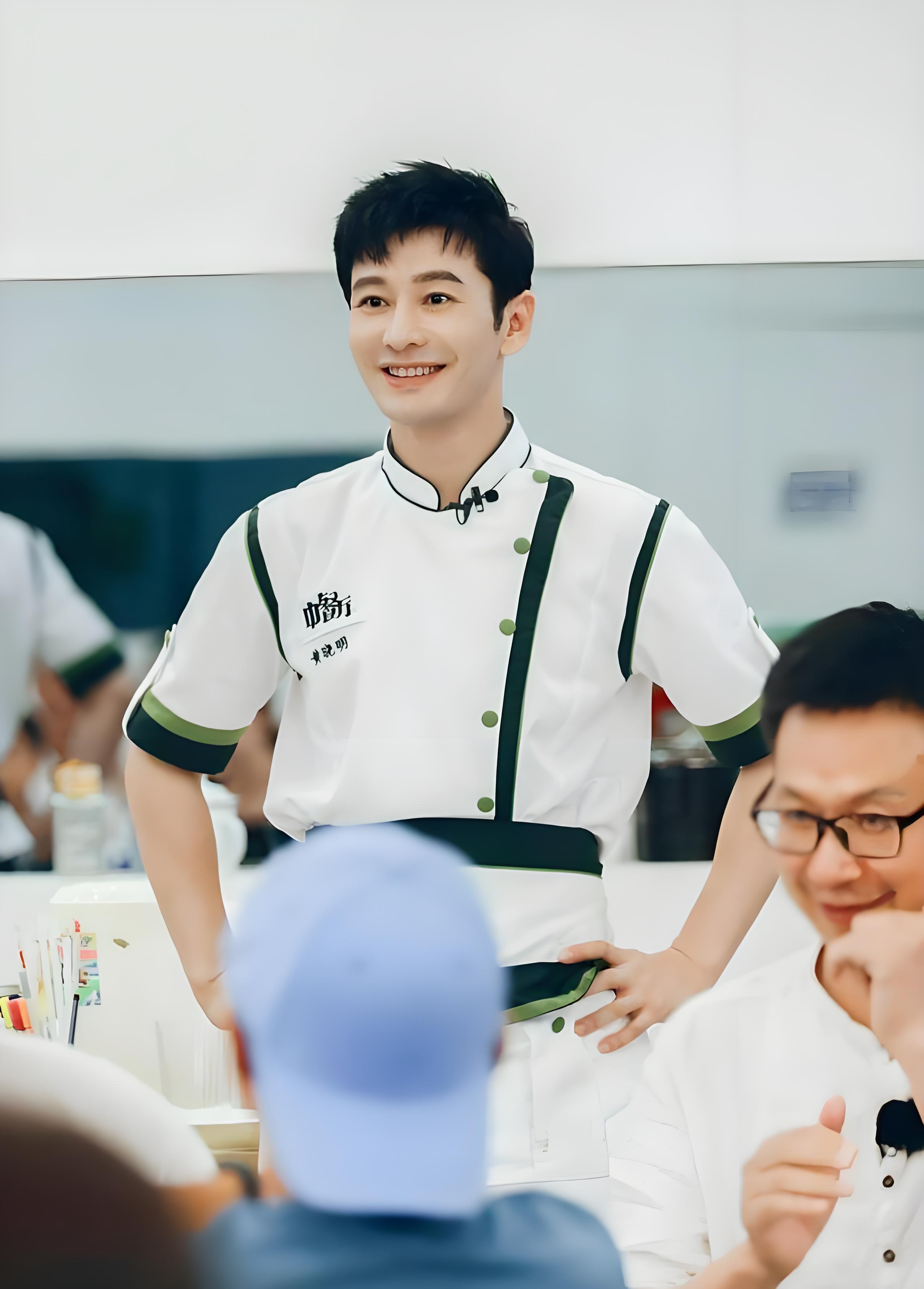 综艺黄晓明厨师黄晓明综艺黄晓明厨房黄晓明回应为新戏增肥30斤黄晓明