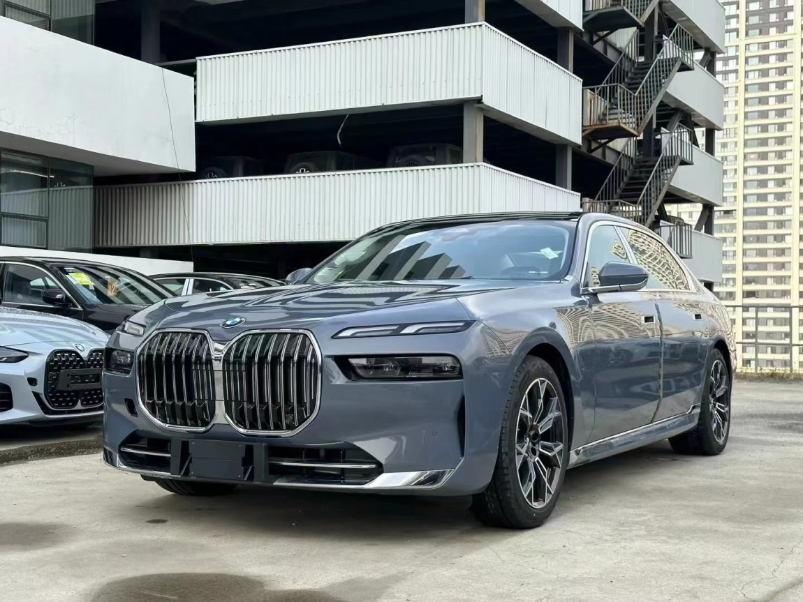 23款宝马735li豪华套装版!3.0t 后驱 272马力