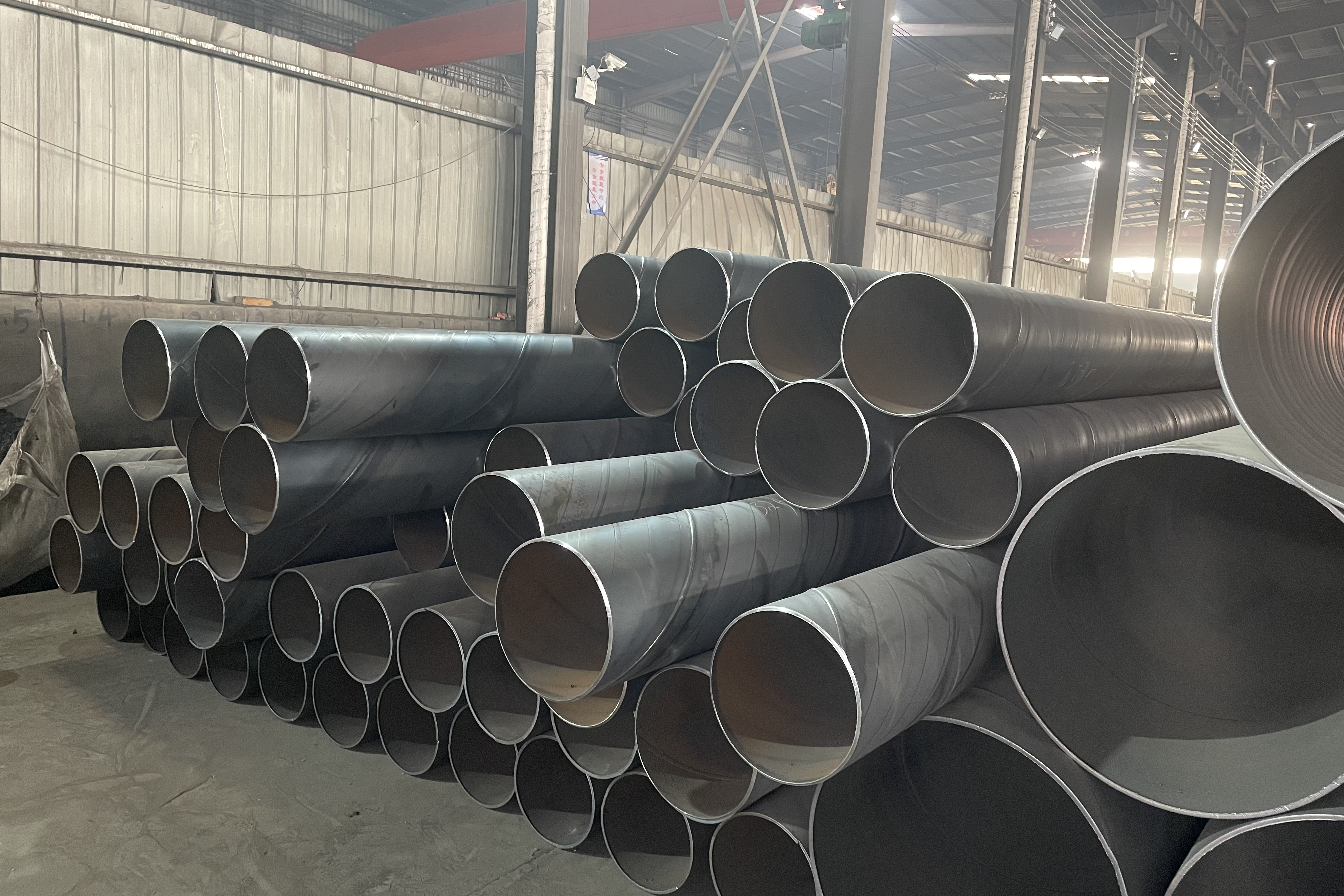 螺旋钢管是广泛应用的建筑材料,用于城市供水,石油天然气输送,水利