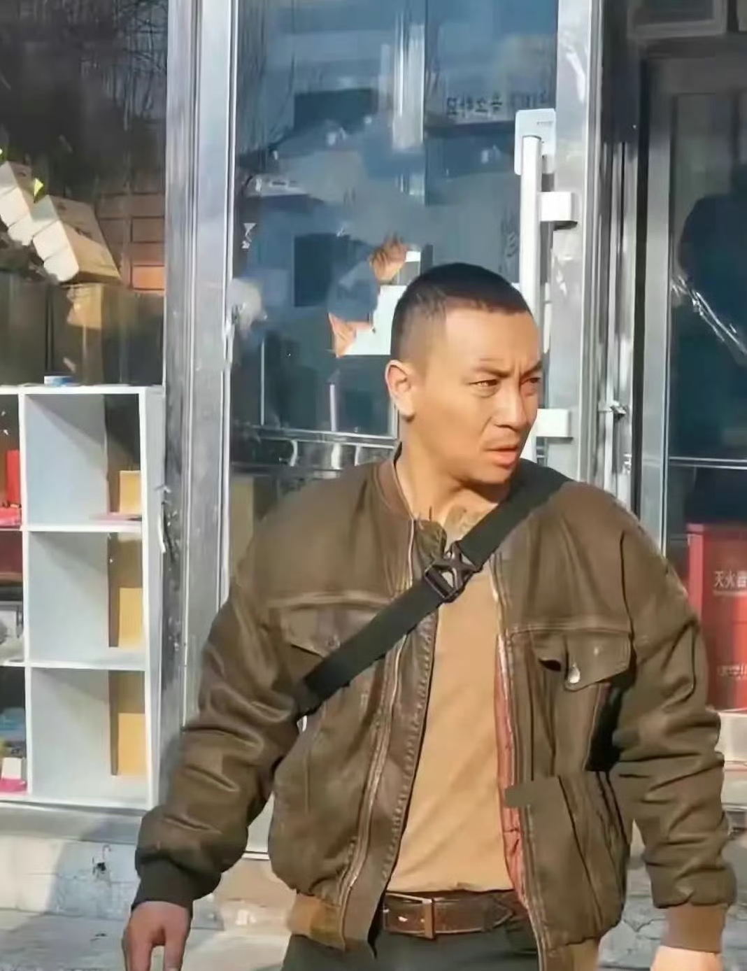 曾经霸屏的少林寺小子释小龙,如今也成了中年人,以后会不会替代吴京和