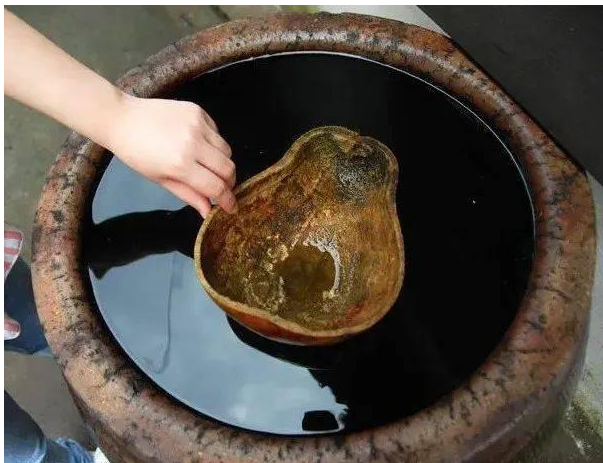 院中水缸的摆放禁忌:老话不宜放水缸背后的秘密竟然是这个!