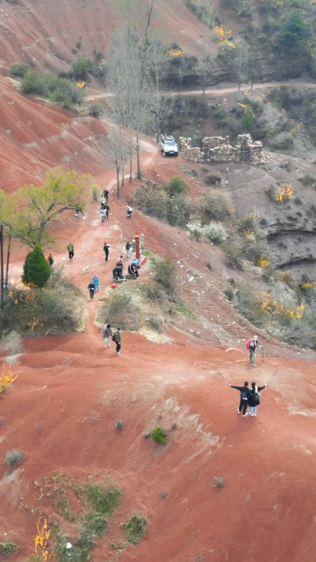 打卡山西横河镇劝头村的红砂岭,好像丹霞地貌一样的景色