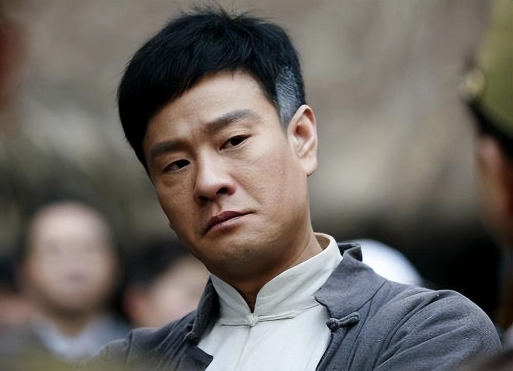 回顾连奕名:成名后抛妻弃子,二婚娶杨若兮,如今前妻火了他糊了