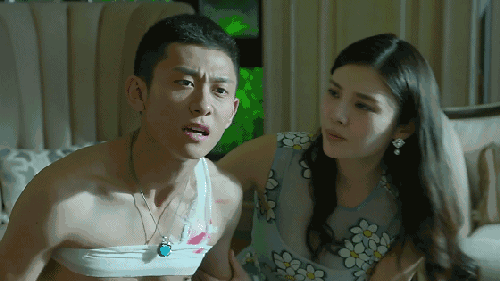 "大嫂"一角由徐冬冬扮演,性感妩媚,散发着成熟的气息,她的柔情中还带