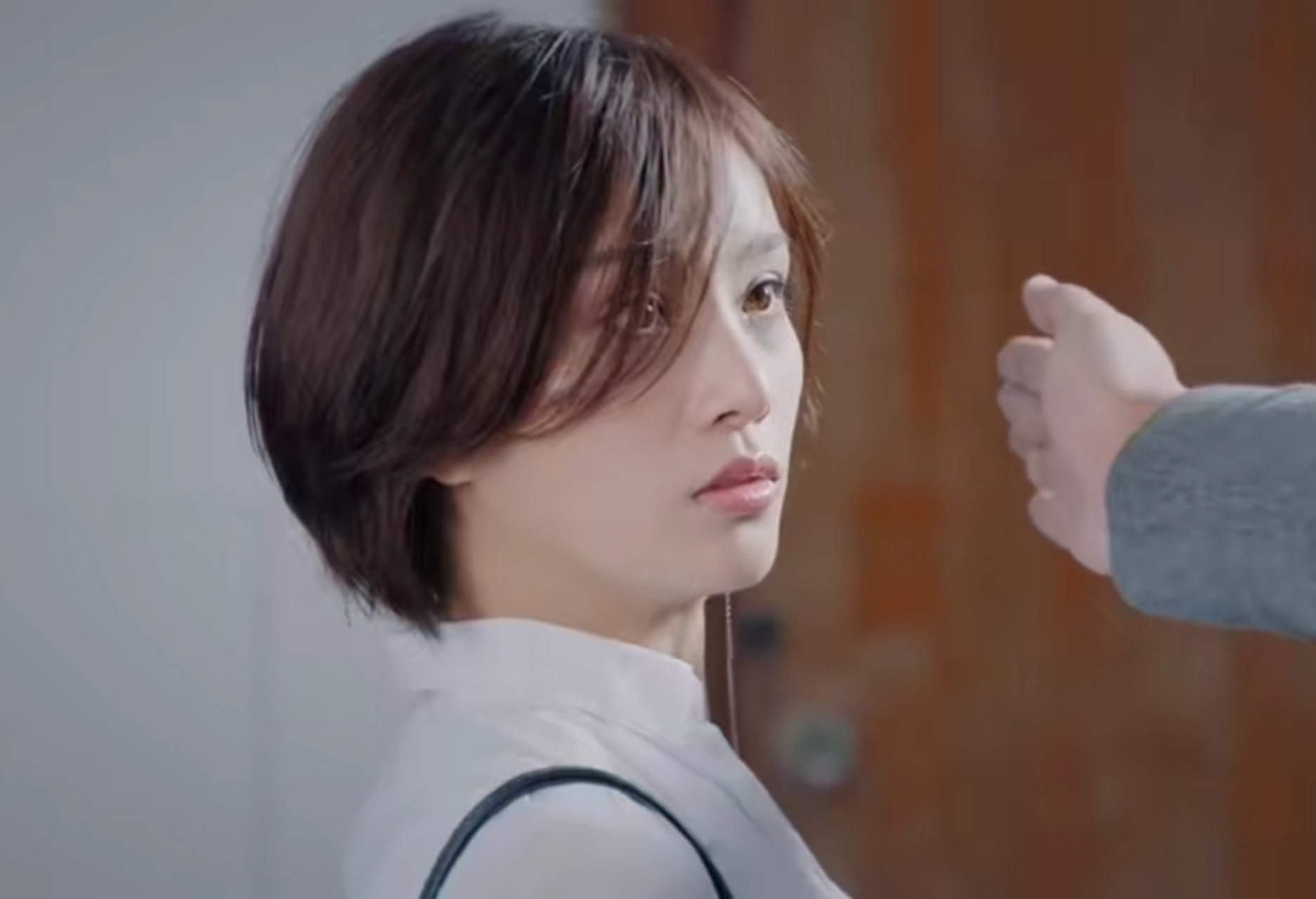 李予溪穿牛仔裤剧照,身材很不错