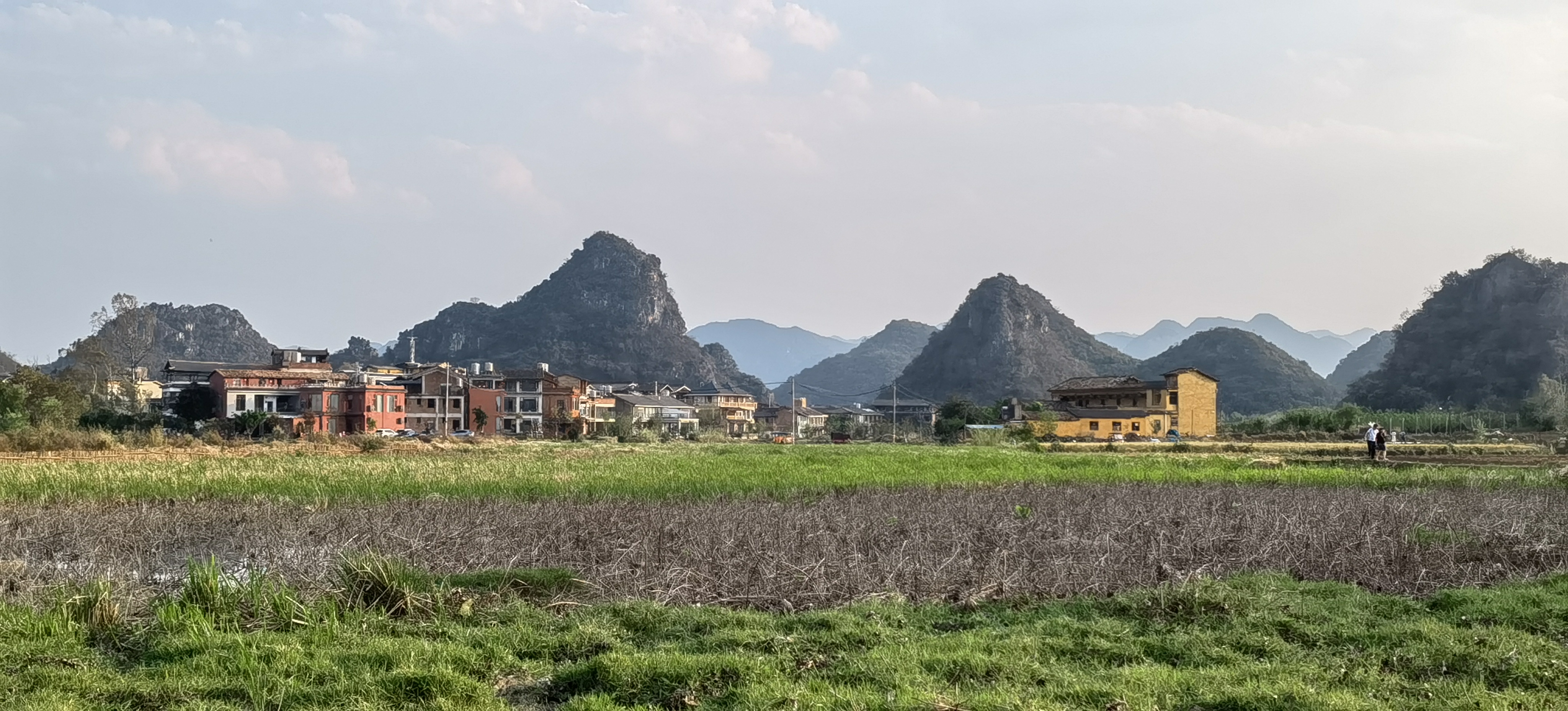 名胜区,国家5a级旅游景区,国家湿地公园,位于云南省文山州丘北县境内