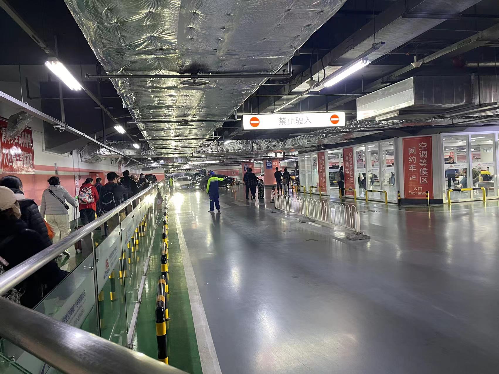 今日返程高峰,北京南站地区加强运力措施保障夜间抵京旅客