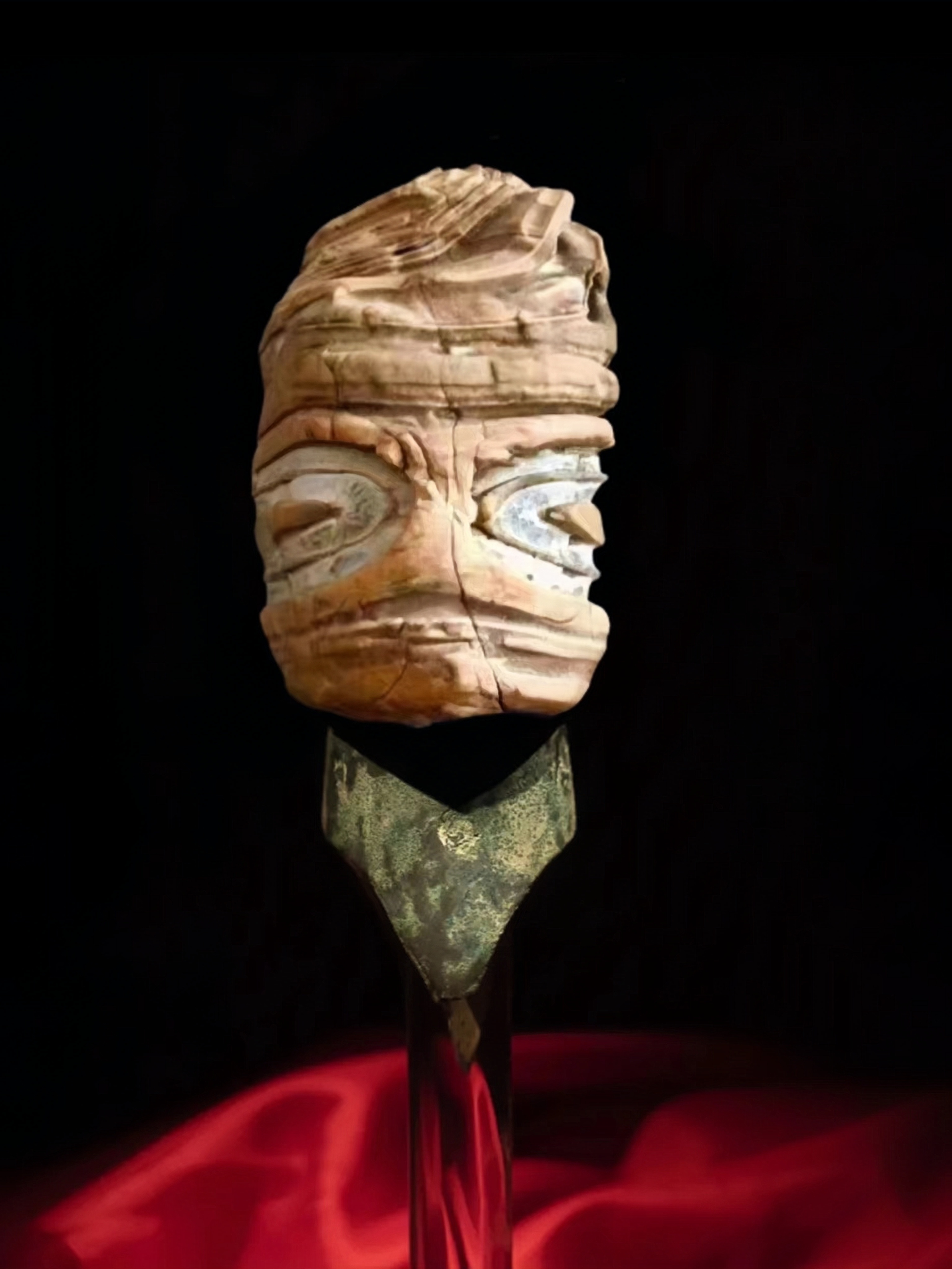 惊讶,一块天然头像奇石,竟然完美复刻了三星堆神秘面具