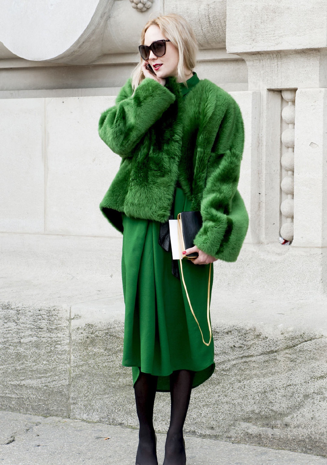 虽然我经常说,绿色非常好搭配,但是,不是所有的绿都适合你穿的,特别是