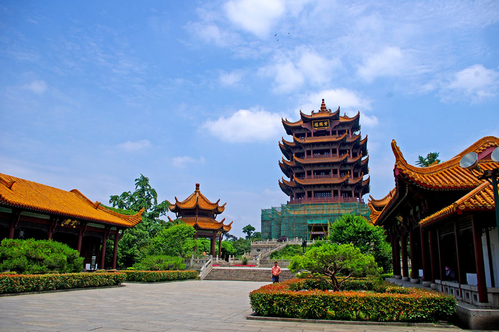 黄鹤楼上人山人海#黄鹤楼位于湖北省武汉市,是武汉市的著名景点,幼排