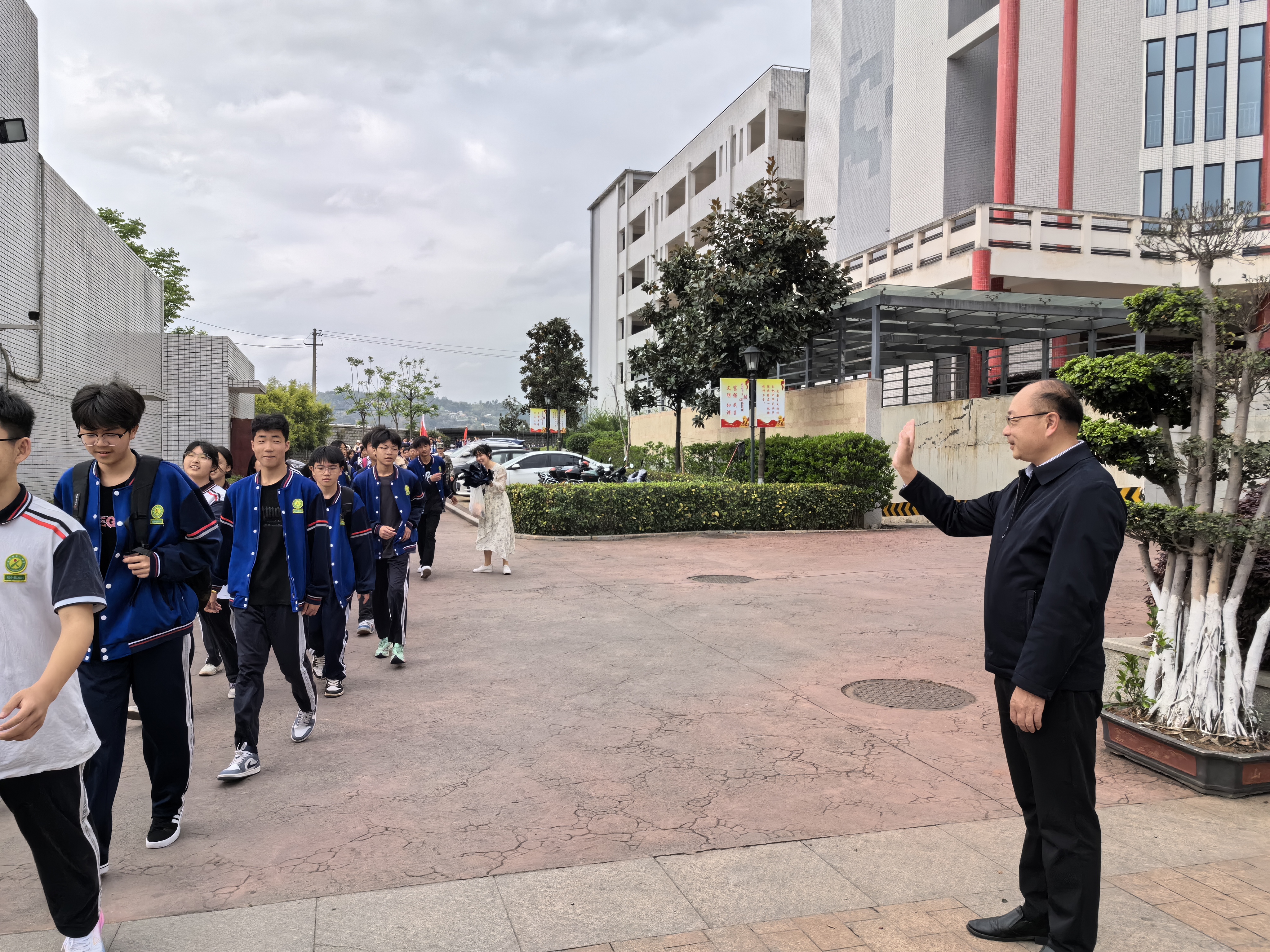 宜宾八中菜坝校区宿舍图片