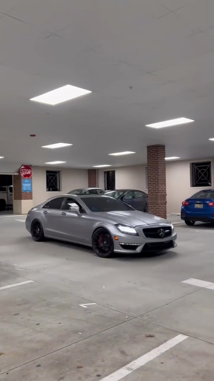 今日车型:奔驰amg cls63,恶魔之眼尾灯