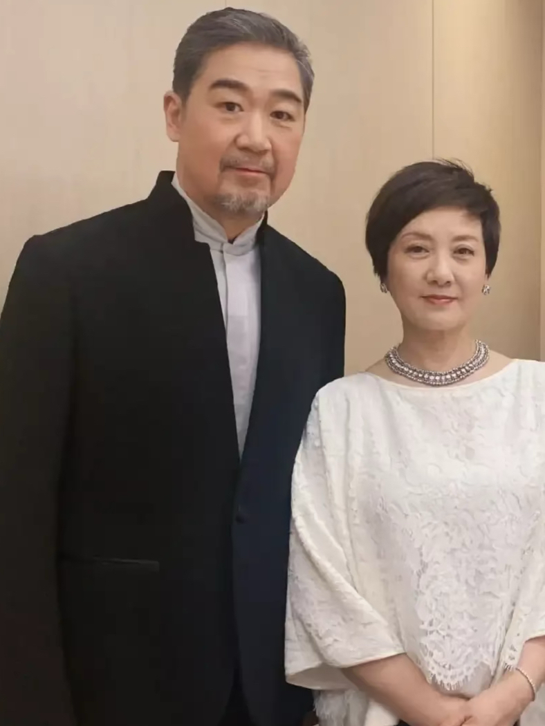 张国立老婆邓婕怀孕图片